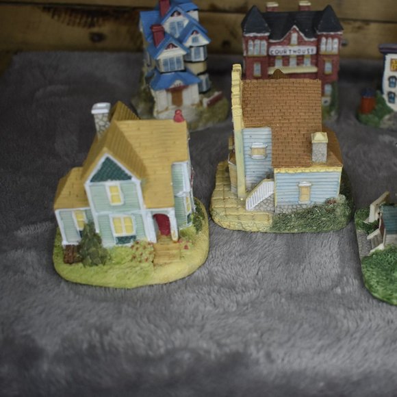 Vintage International Resourcing Services Inc. Miniature City Set - Picture 10 of 16